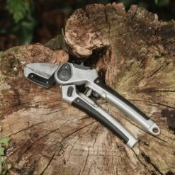 Eversharp: Secateurs ~ Hard Wood - Alton Garden Centre -Stihl || COBRA || Wolf Sales 0001 eversharphardwoodsecateurs kentandstowe 70100541 0050 a lifestyle 1024x1024 1