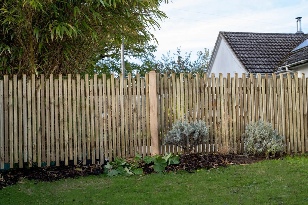Forest - Contemporary Picket Fencing 3ft (h) X 6ft (w) - Alton Garden Centre 4 Forest - Contemporary Picket Fencing 3ft (h) X 6ft (w) - Alton Garden Centre - Image 2