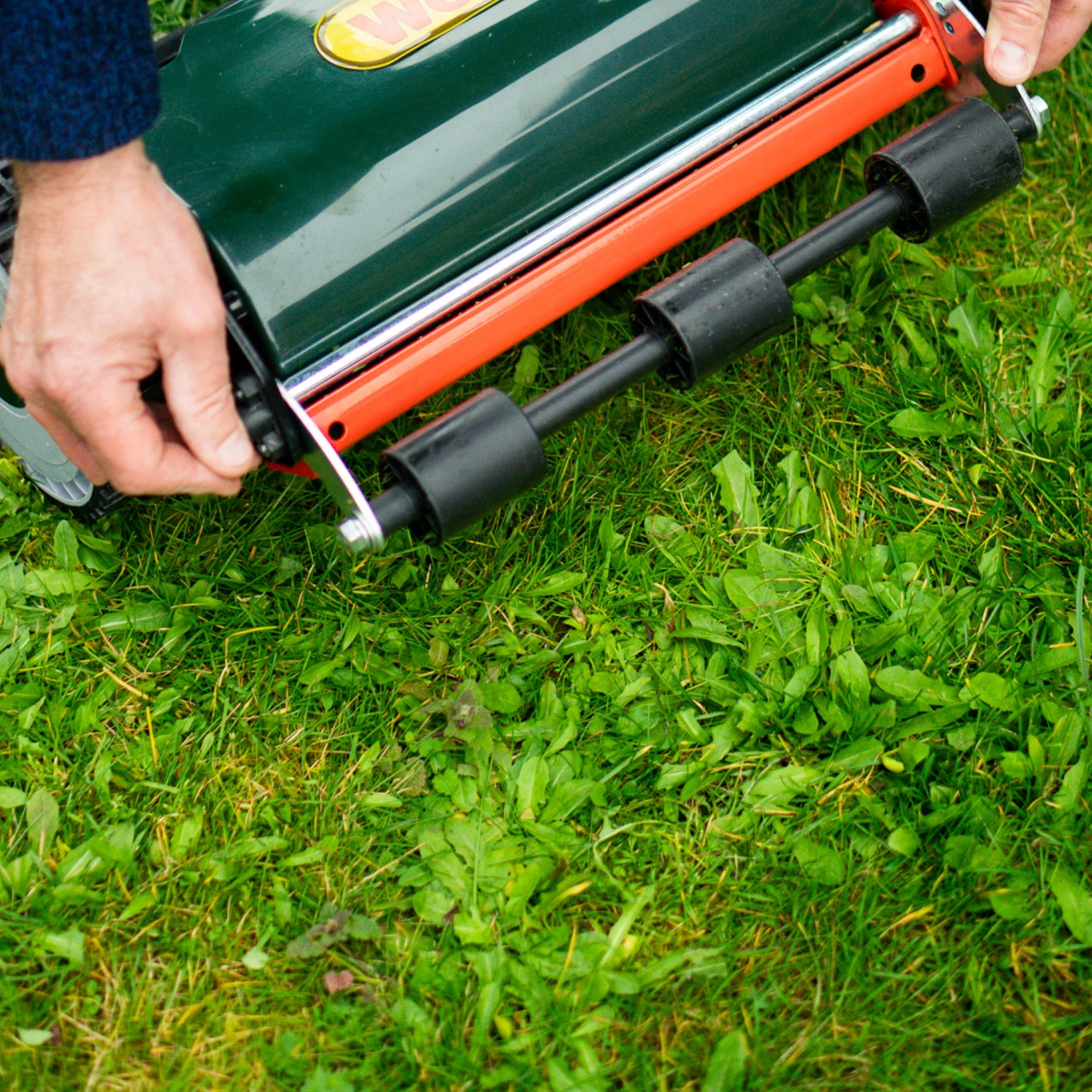 Webb Hand Push Cylinder Lawn Mower With Roller 30cm (12″) - Alton Garden Centre 4 Webb Hand Push Cylinder Lawn Mower With Roller 30cm (12″) - Alton Garden Centre - Image 2